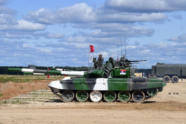 Танки Т-72Б3 команды армии Сербии во время пристрелки по мишеням перед началом международных соревнований Танковый биатлон-2019 на подмосковном полигоне Алабино - Sputnik Армения