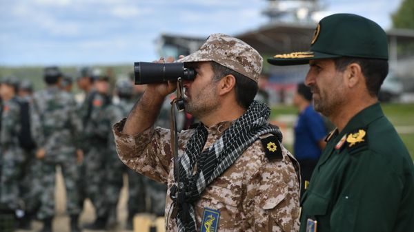 Военнослужащие команды армии Ирана во время подготовки к международным соревнованиям Танковый биатлон-2019 на подмосковном полигоне Алабино - Sputnik Армения