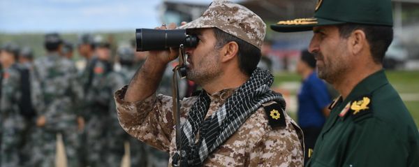 Военнослужащие команды армии Ирана во время подготовки к международным соревнованиям Танковый биатлон-2019 на подмосковном полигоне Алабино - Sputnik Армения