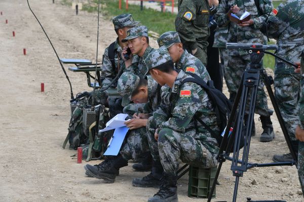 Военнослужащие команды армии Китая во время пристрелки по мишеням из танков перед началом международных соревнований Танковый биатлон-2019 на подмосковном полигоне Алабино - Sputnik Армения