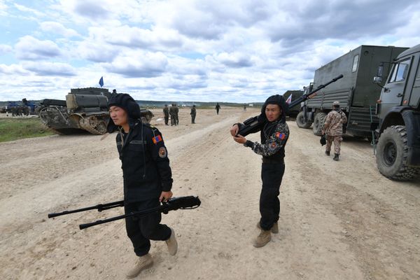 Военнослужащие команды армии Монголии во время подготовки к международным соревнованиям Танковый биатлон-2019 на подмосковном полигоне Алабино - Sputnik Армения
