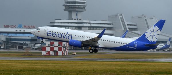 Самолет Belavia взлетает в Национальном аэропорту Минск - Sputnik Արմենիա