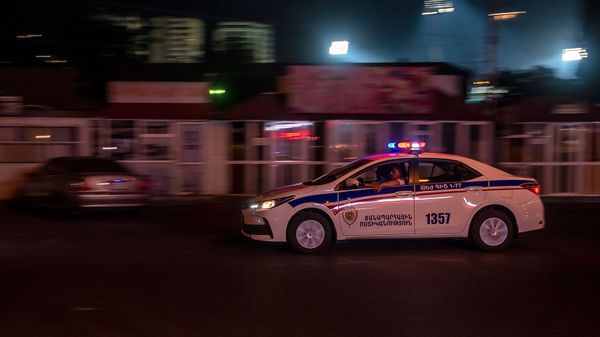 Автомобиль патрульной службы на улице Вардананц - Sputnik Армения