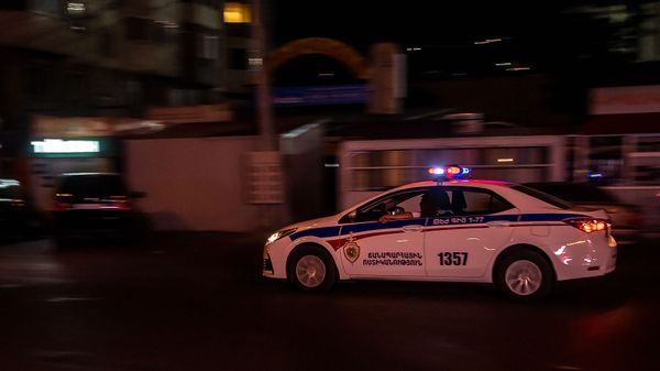 Автомобиль патрульной службы на улице Вардананц - Sputnik Армения
