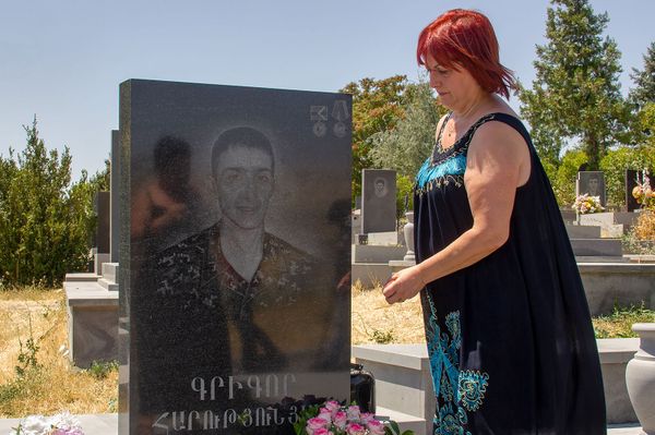 Вандализм или случайность? Что думают родственники павших героев об инциденте в Ераблуре - Sputnik Армения