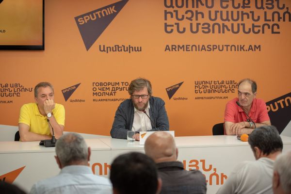 Отношения России и Турции можно называть какими угодно, но точно не теплыми – Лукьянов - Sputnik Армения