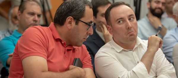 Джонни Меликян и Айк Халатян обсуждают выступление Федора Лукьянова на проекте SputnikPro в мультимедийном пресс-центре Sputnik Армения (1 августа 2019). Еревaн Джонни Меликян и Айк Халатян обсуждают выступление Федора Лукьянова на проекте SputnikPro в мультимедийном пресс-центре Sputnik Армения (1 августа 2019). Еревaн - Sputnik Армения
