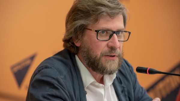 Федор Лукьянов на проекте SputnikPro в мультимедийном пресс-центре Sputnik Армения (1 августа 2019). Еревaн - Sputnik Армения