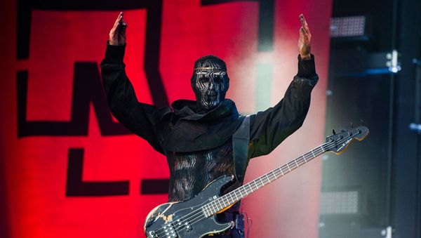 Басист группы Rammstein Оливер Ридель во время выступления на сцене стадиона HDI-Arena (2 июля 2019). Ганновер - Sputnik Армения