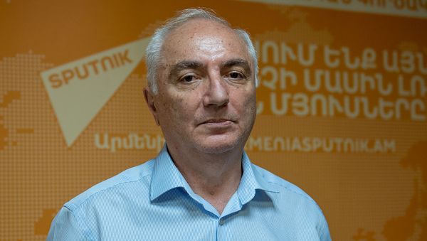 Лидер Демократической партии Армении Арам Саркисян в рамках SputnikPro в мультимедийном пресс-центре Sputnik Армения (1 августа 2019). Еревaн - Sputnik Արմենիա