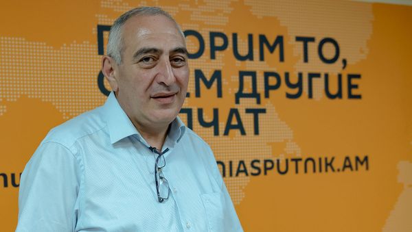 Политтехнолог Карен Кочарян в рамках SputnikPro в мультимедийном пресс-центре Sputnik Армения (1 августа 2019). Еревaн - Sputnik Արմենիա