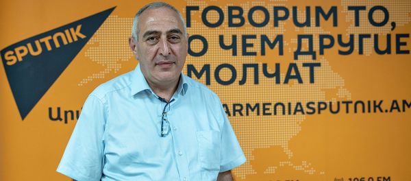 Политтехнолог Карен Кочарян в рамках SputnikPro в мультимедийном пресс-центре Sputnik Армения (1 августа 2019). Еревaн - Sputnik Արմենիա