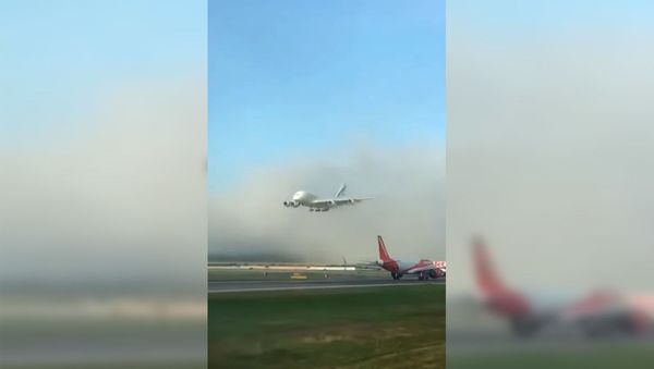 A380 появляется из облака - Sputnik Արմենիա