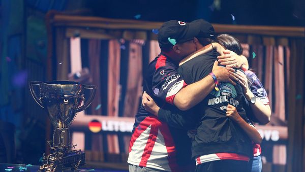 Кайл Буга Гирсдорф празднует победу в финале Fortnite World Cup solo на стадионе Артур Эш (28 июля 2019). Нью-Йорк - Sputnik Արմենիա