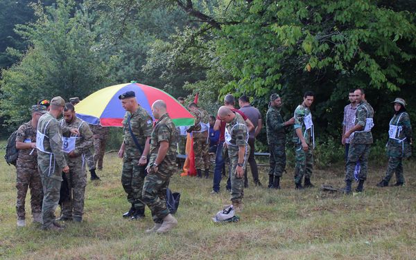 Участники первого этапа Профессионал по военно-спортивному ориентированию международного конкурса Воин Мира (4 августа 2019). Дилижан - Sputnik Армения