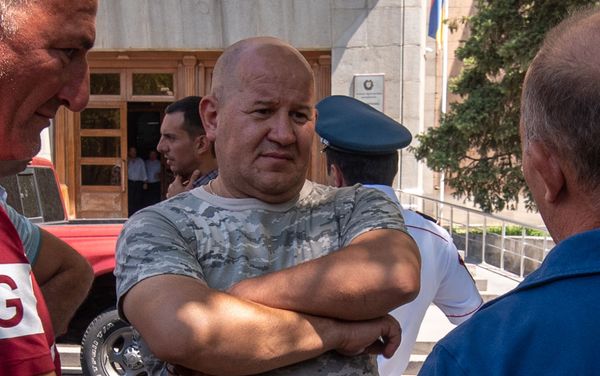 Акция протеста охотников перед зданием правительства Армении (5 августа 2019). Еревaн - Sputnik Армения