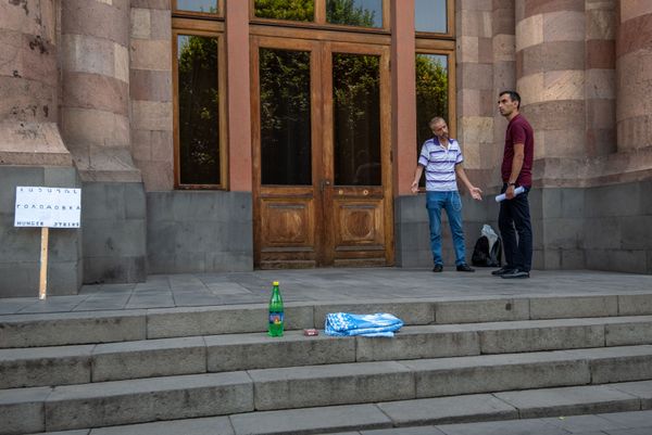И снова голодовка: противостояние майора Хачатряна и Минобороны Армении продолжается - Sputnik Армения