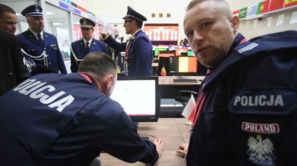 Сотрудники правоохранительных органов Польши - Sputnik Армения