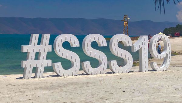 Установленный на берегу озера Севан хештег текущего самита Sevan Startup Summit 2019 - Sputnik Արմենիա