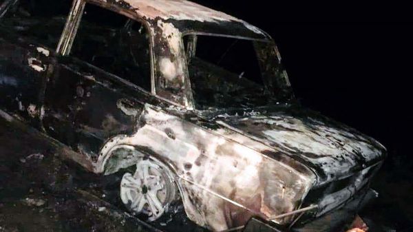 Сгоревший автомобиль ВАЗ 2106 - Sputnik Армения