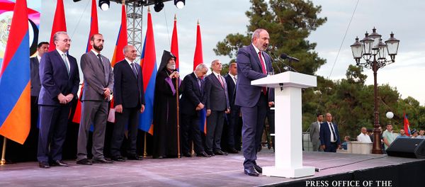 Выступление премьер-министра Никола Пашиняна на площади Воссоединения (5 августа 2019). Степанакерт - Sputnik Արմենիա