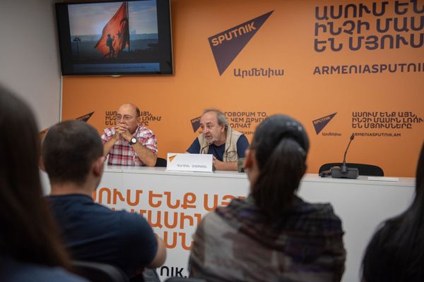 Солдаты информационной войны: в Ереване отметили день памяти фотожурналиста Андрея Стенина Солдаты информационной войны: в Ереване отметили день памяти фотожурналиста Андрея Стенина - Sputnik Армения