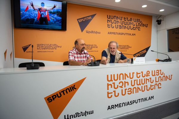 Солдаты информационной войны: в Ереване отметили день памяти фотожурналиста Андрея Стенина Солдаты информационной войны: в Ереване отметили день памяти фотожурналиста Андрея Стенина - Sputnik Армения