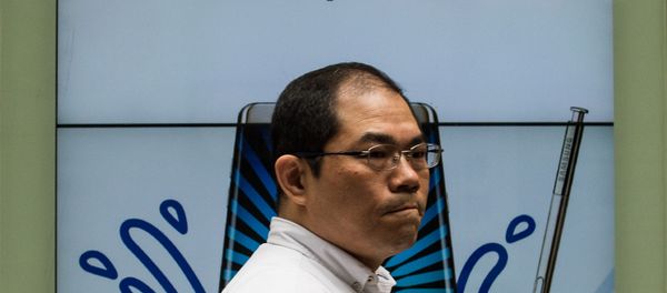 Пешеход проходит мимо плаката Samsung Galaxy Note 7 возле магазина Samsung (11 октября 2016). Гонконг Пешеход проходит мимо плаката Samsung Galaxy Note 7 возле магазина Samsung (11 октября 2016). Гонконг - Sputnik Արմենիա