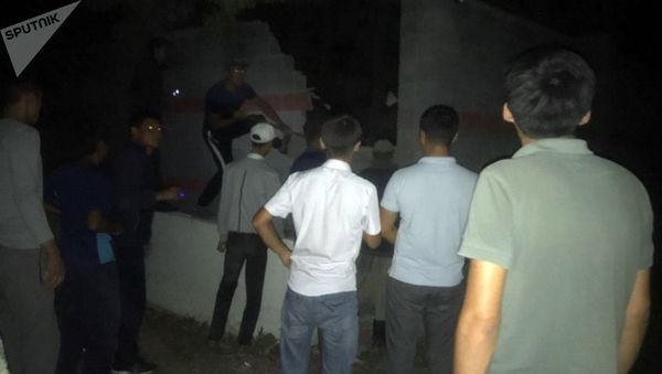 Штурм дома Алмазбека Атамбаева в селе Кой-Таш - Sputnik Армения