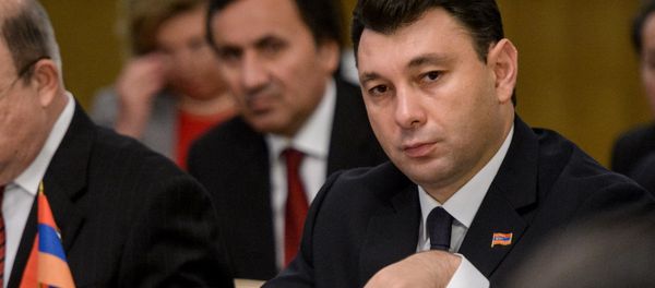Заместитель председателя парламента Армении Эдуард Шармазанов Заместитель председателя парламента Армении Эдуард Шармазанов - Sputnik Армения