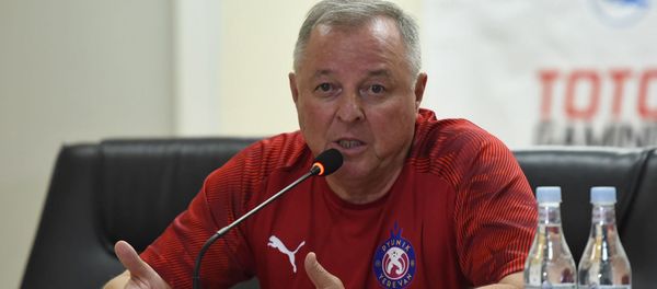 Главный тренер ФК Пюник Александр Тарханов на послематчевой пресс-конференции (8 августа 2019). Еревaн - Sputnik Արմենիա