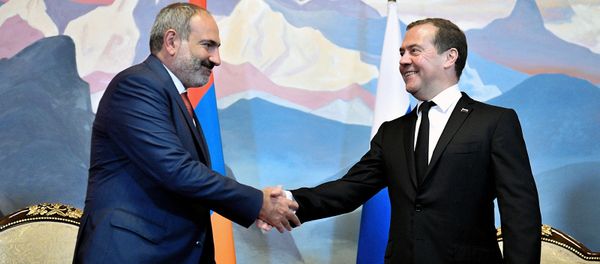Встреча премьер-министров Армении и России Никола Пашиняна и Дмитрия Медведева на полях Евразийского межправительственного совета стран ЕАЭС (9 августа 2019). Чолпон-Ата Встреча премьер-министров Армении и России Никола Пашиняна и Дмитрия Медведева на полях Евразийского межправительственного совета стран ЕАЭС (9 августа 2019). Чолпон-Ата - Sputnik Армения
