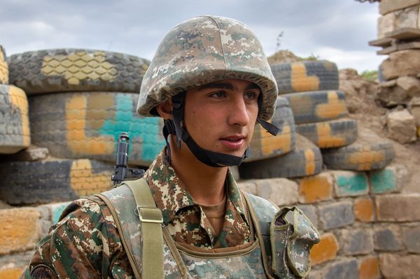 Мама хотела, чтобы я служил на родине: армейские хроники армян из диаспоры Мама хотела, чтобы я служил на родине: армейские хроники армян из диаспоры - Sputnik Армения
