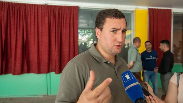 Замминистра обороны Армении Габриел Балаян на открытии памятника героям апрельской войны (12 августа 2019). Мецамор - Sputnik Արմենիա