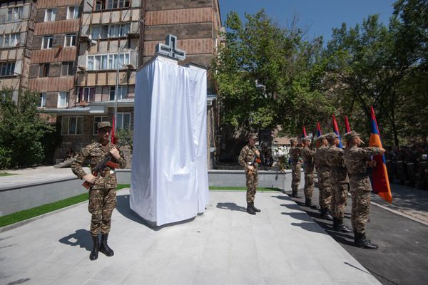 «Ես Սաշին խոսք եմ տալիս...». Մեծամորում Ապրիլյանի զոհերին նվիրված հուշարձան բացվեց «Ես Սաշին խոսք եմ տալիս...». Մեծամորում Ապրիլյանի զոհերին նվիրված հուշարձան բացվեց - Sputnik Արմենիա