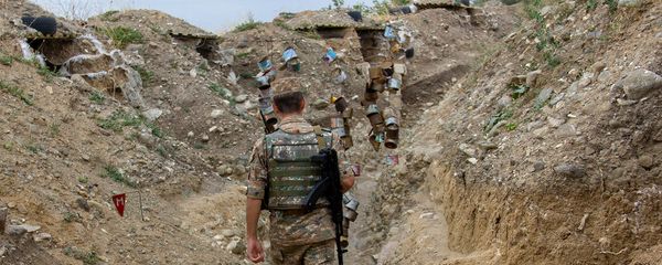 Военнослужащий на боевой позиции Армии обороны Карабаха - Sputnik Армения