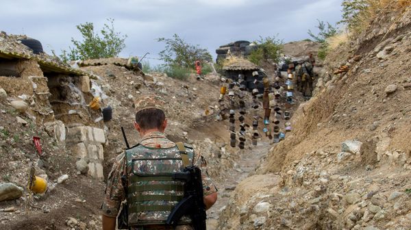Военнослужащий на боевой позиции Армии обороны Карабаха - Sputnik Армения