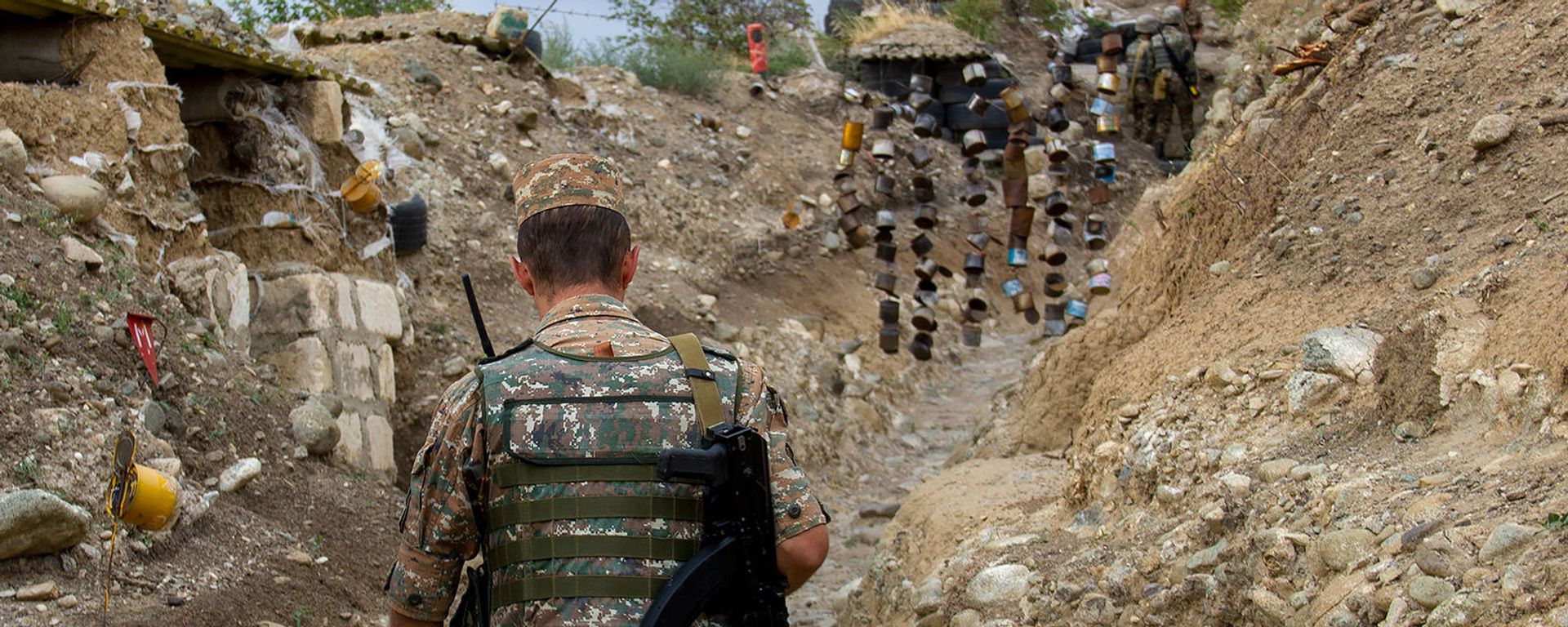 Военнослужащий на боевой позиции Армии обороны Карабаха - Sputnik Արմենիա, 1920, 14.07.2020
