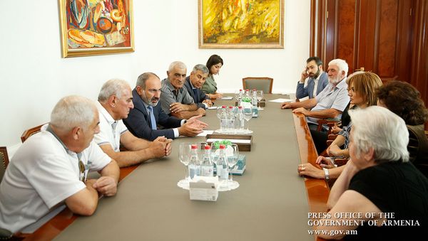 Премьер-министр Никол Пашинян встретился с родственниками жертв 1-го Марта (12 августа 2019). Еревaн - Sputnik Արմենիա