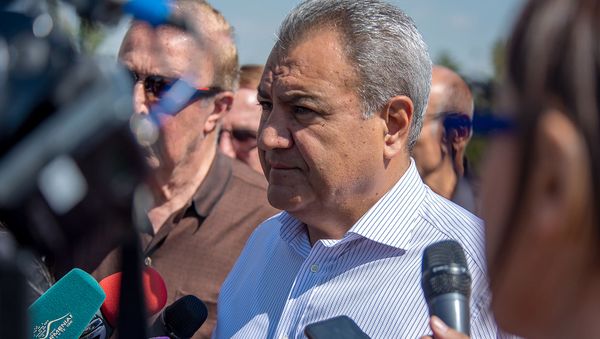Председатель 7-х Панармянских игр Ишхан Закарян ответил на вопросы журналистов во время посещения мемориального комплекса Цицернакаберд (13 августа 2019). Еревaн - Sputnik Արմենիա