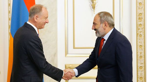 Премьер-министр Армении Никол Пашинян встретился с секретарем Совета безопасности России Николаем Патрушевым (13 августа 2019). Еревaн - Sputnik Армения