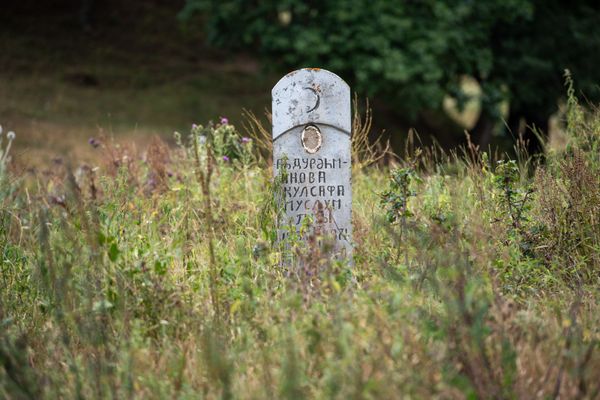 Азербайджанское кладбище в Калаване: на чью могилу пришла загадочная женщина - Sputnik Армения
