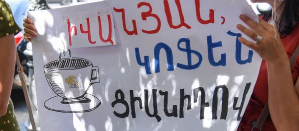 Акция протеста противников Амулсарского рудника перед Домом правительства (15 августа 2019). Еревaн - Sputnik Армения