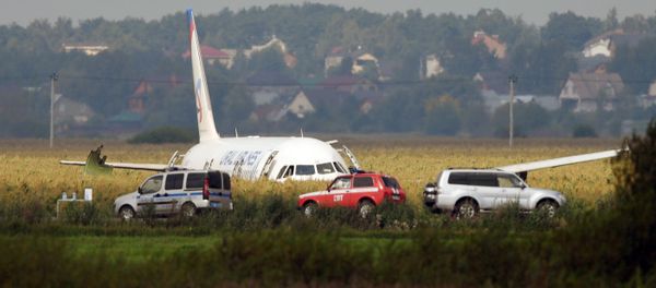 Пассажирский самолет Airbus А-321 «Уральских авиалиний» совершил жесткую посадку в Подмосковье (15 августа 2019). Жуковский - Sputnik Армения