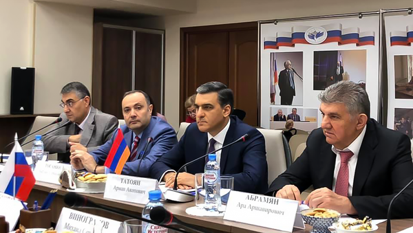 Омбудсмен Арман Татоян на встрече с российской коллегой (16 августа 2019). Москвa Омбудсмен Арман Татоян на встрече с российской коллегой (16 августа 2019). Москвa - Sputnik Արմենիա