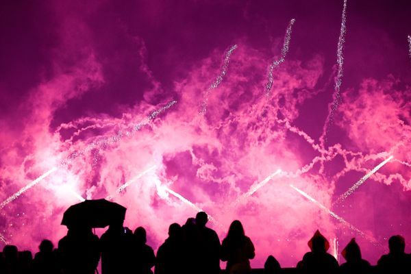 Салют на международном фестивале фейерверков Ростех в Братеевском каскадном парке в Москве - Sputnik Армения
