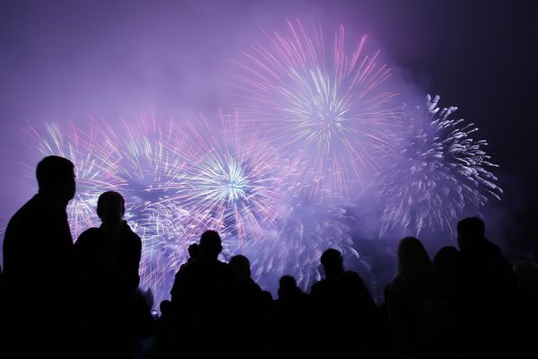 Салют на международном фестивале фейерверков Ростех в Братеевском каскадном парке в Москве - Sputnik Армения