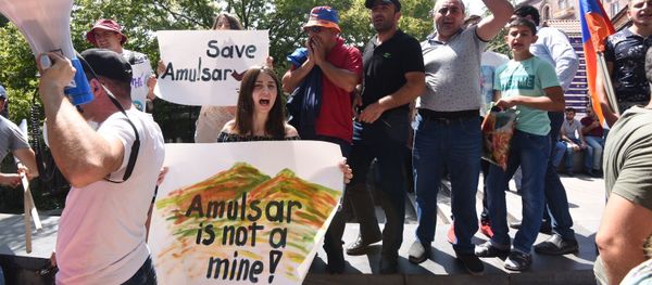 Участники акции протеста против разработки Амулсарского месторождения (18.08.2019) Еревaн Участники акции протеста против разработки Амулсарского месторождения (18.08.2019) Еревaн - Sputnik Армения