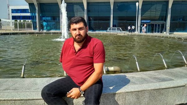 Гарик Мурадян спас от машины-убийцы женщин и ребенка в аэропорту Минеральных Вод - Sputnik Армения