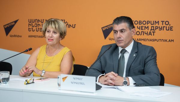 Член Армянского экологического фронта Сильва Адамян, Лидер коалиции общественных движений Единое здоровье Григор Григорян - Sputnik Արմենիա